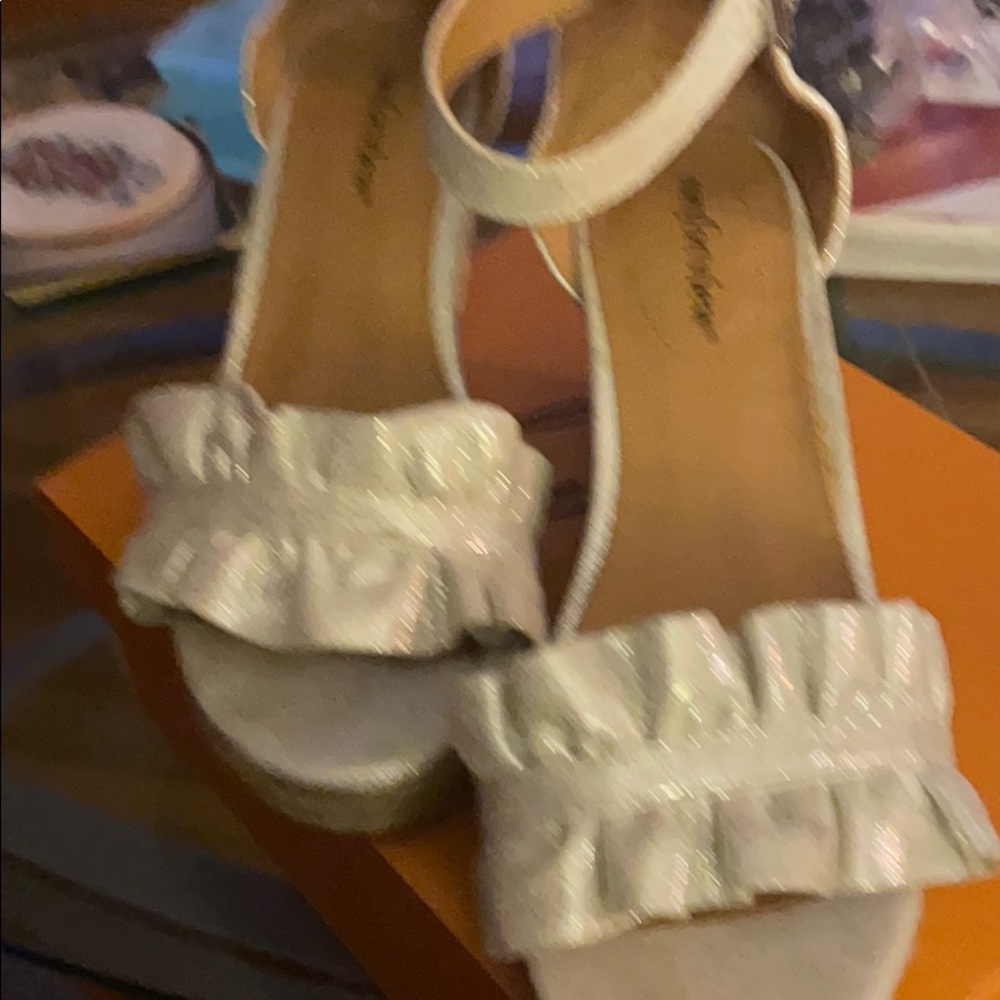 Silver Comfortview sandals 7M